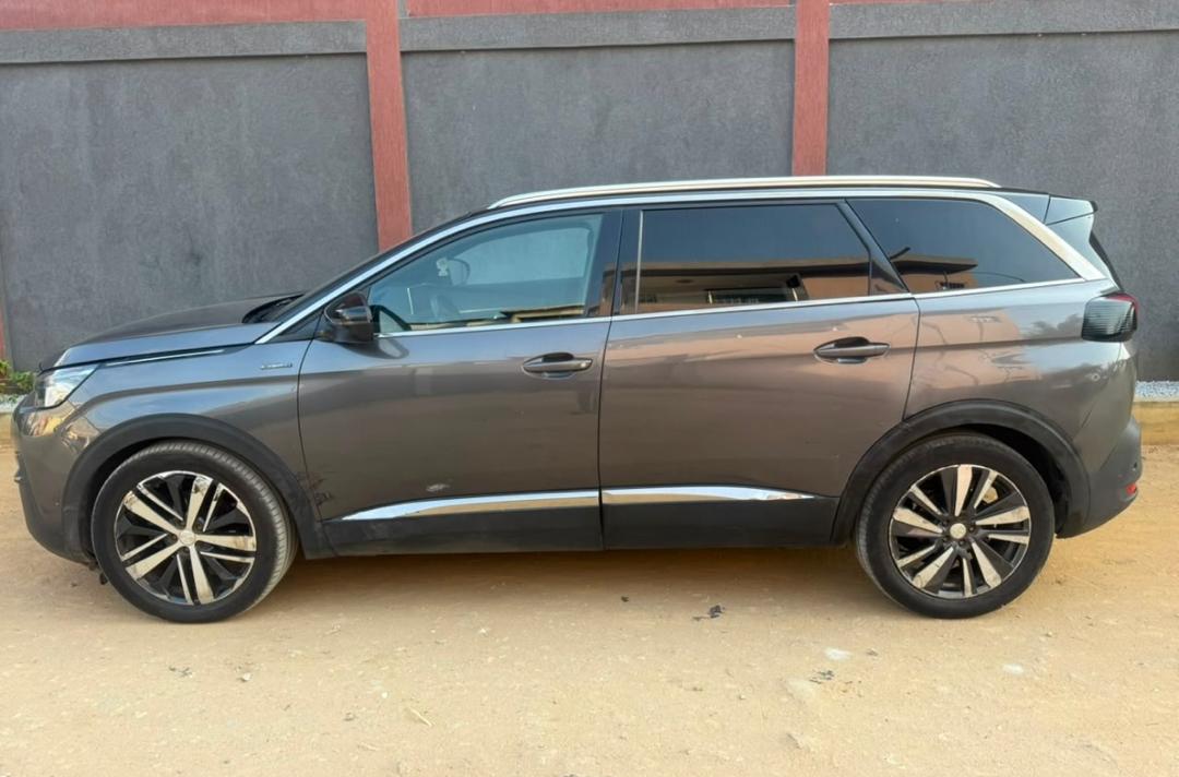 Peugeot 5008 2021
